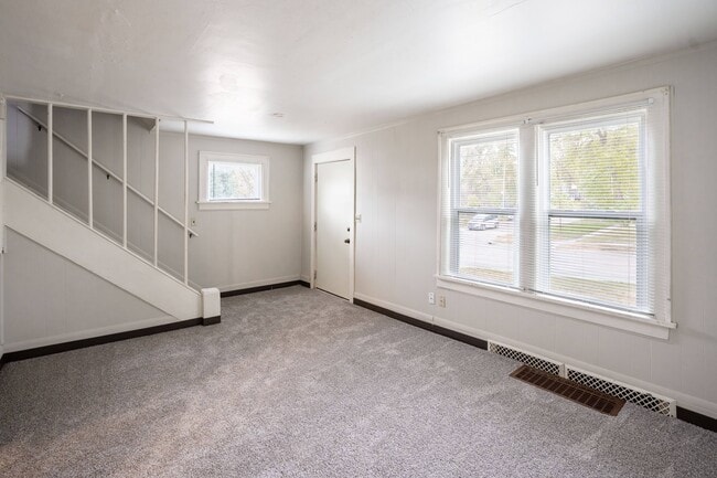 Fargo, ND Marlowe South Apartments | 31A | Living - Marlowe South