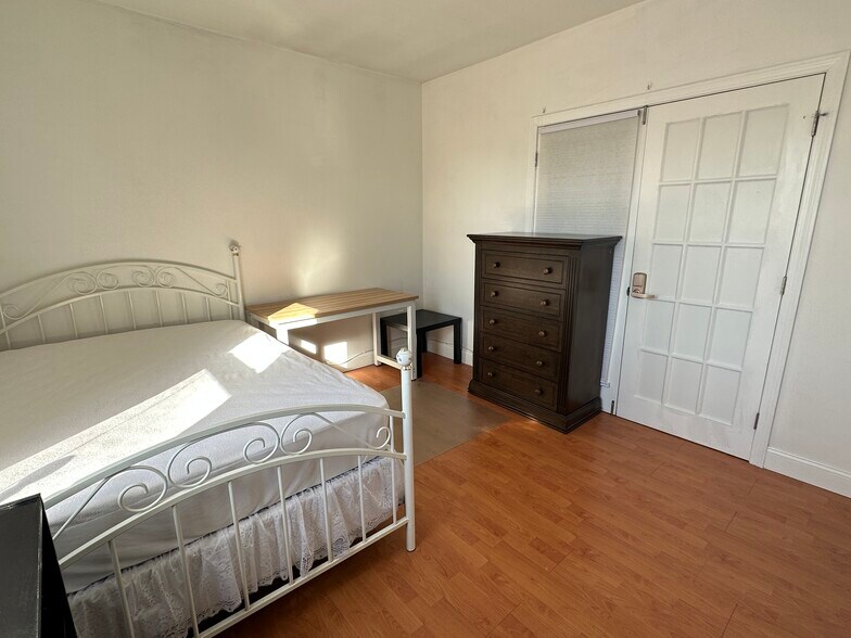 Building Photo - 76 Providence St