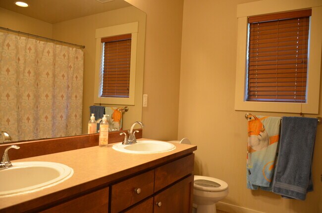 Hall Bath with tub - 11031 Muirwood Way NE