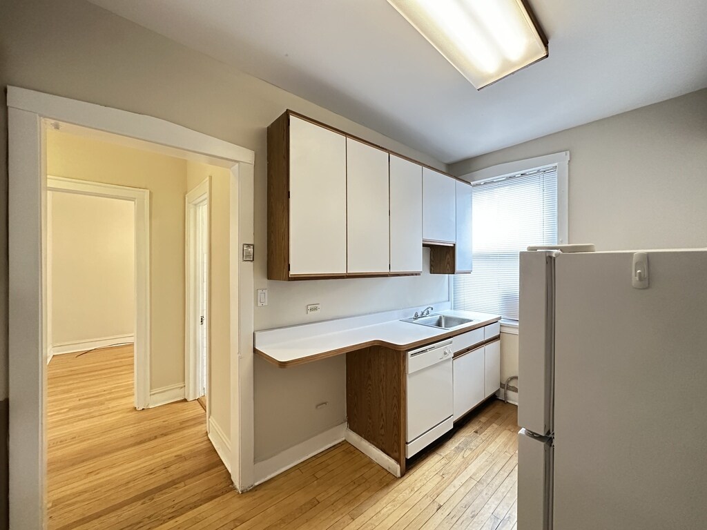 Building Photo - 1324 Oak Ave