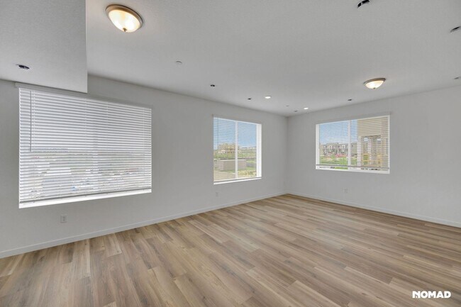 Building Photo - Spacious 3BR Townhome in Broomfield