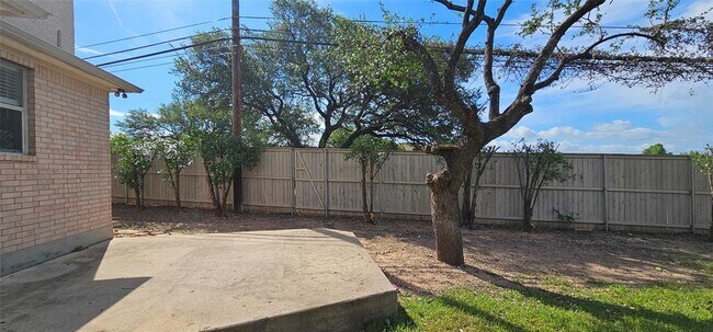 Building Photo - 11505 Emerald Falls Dr