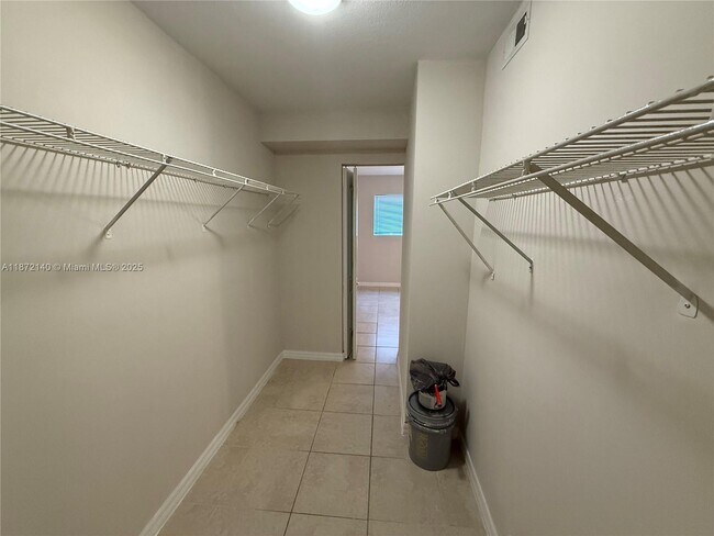 Building Photo - 350 Palm Cir W