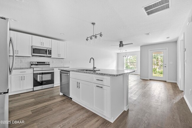 Building Photo - 43 Pony Express Dr