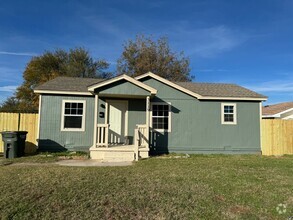 Building Photo - 3 bedroom home with fenced backyard