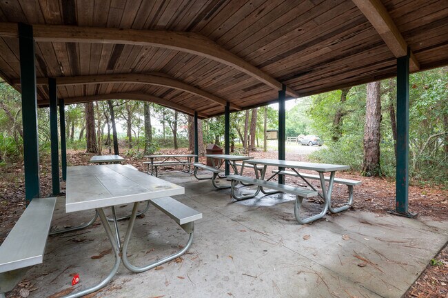 Building Photo - 209 W Miracle Strip Pkwy