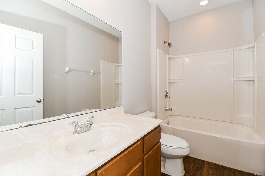 Building Photo - 10975 Campus Heights Ln