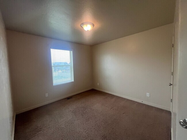 Building Photo - Lovely Home For Rent