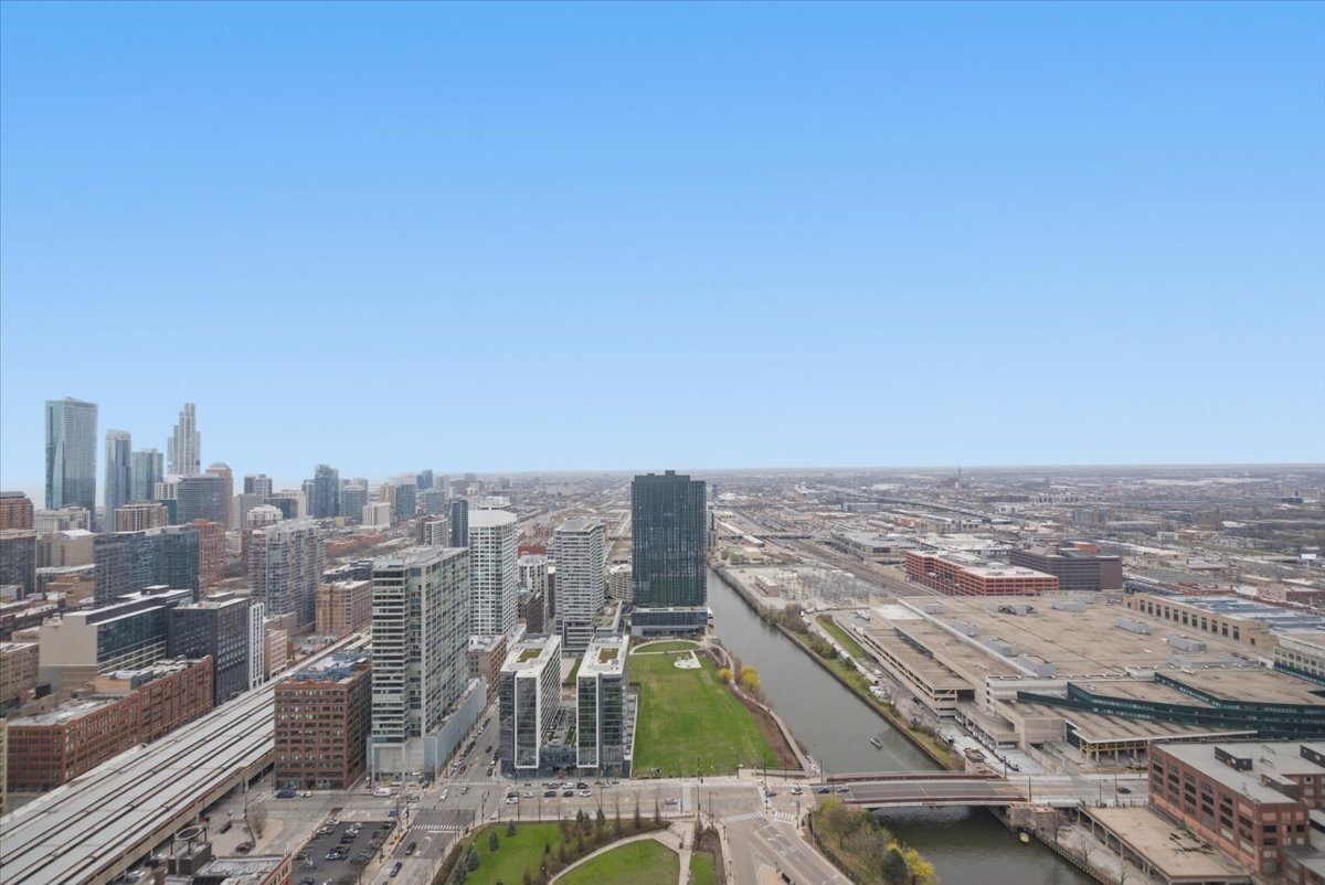 Building Photo - 235 W Van Buren St