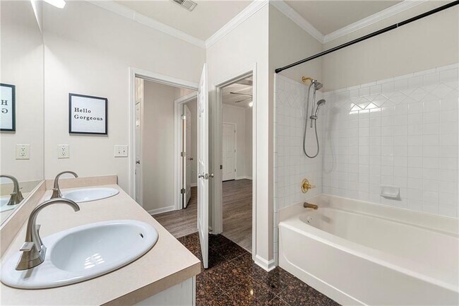 Building Photo - 2400 Cumberland Pkwy SE