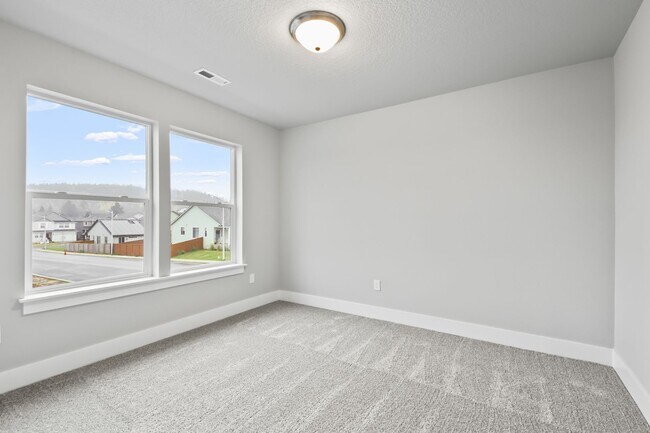 Building Photo - 748 Pinebreak