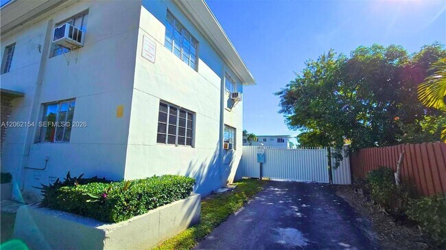 Building Photo - 660 84th St