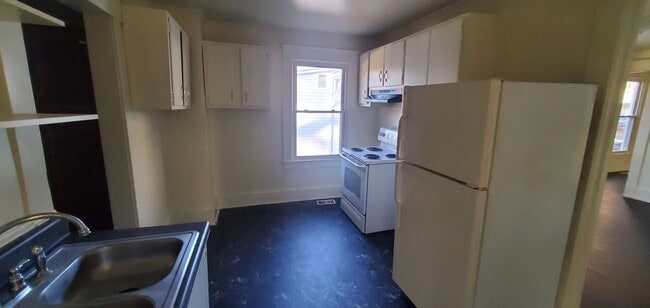 Building Photo - 3 Bedroom 1 Bathroom House