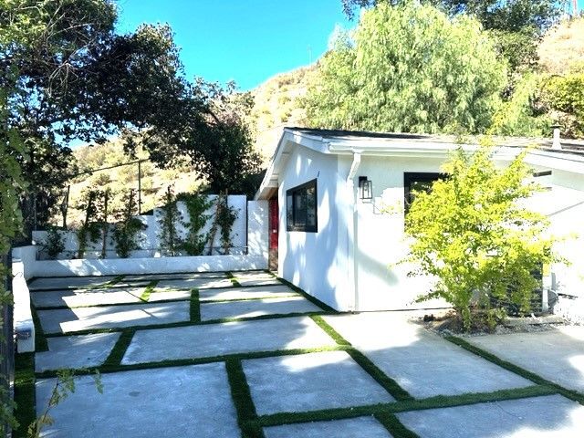 Building Photo - 22421 Mulholland Dr