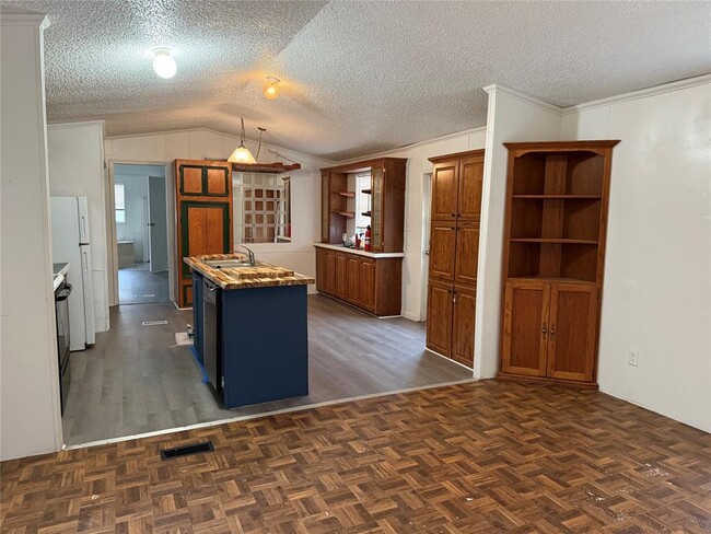 Building Photo - 27614 Southland Dr
