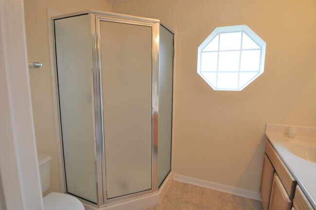 Building Photo - DELTONA: 3 bed/2 bath, Single Family Home
