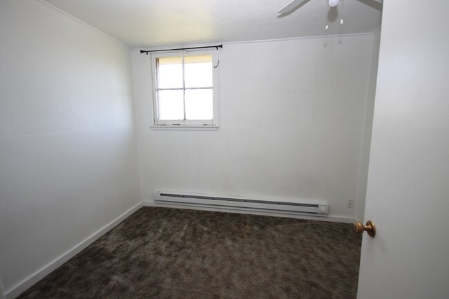 Building Photo - Sunnyside single family home with oversize...