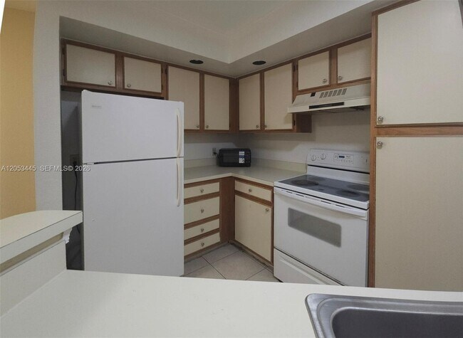 Building Photo - 3310 Pinewalk Dr N