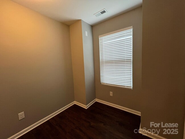 Building Photo - 2198 Laurens Dr