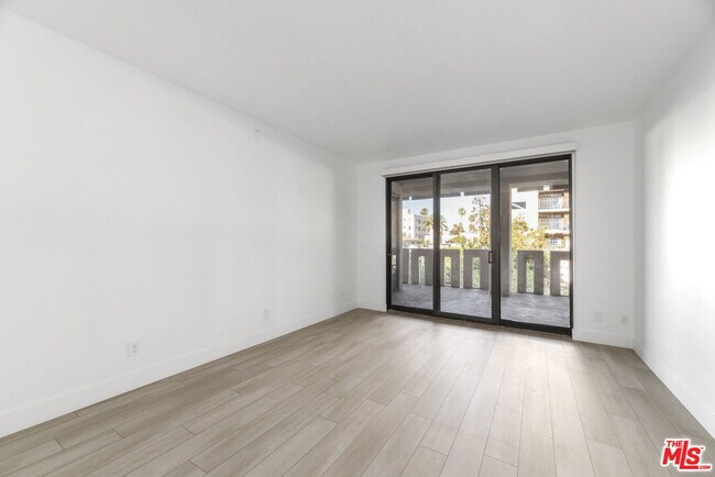 Building Photo - 1118 3rd St