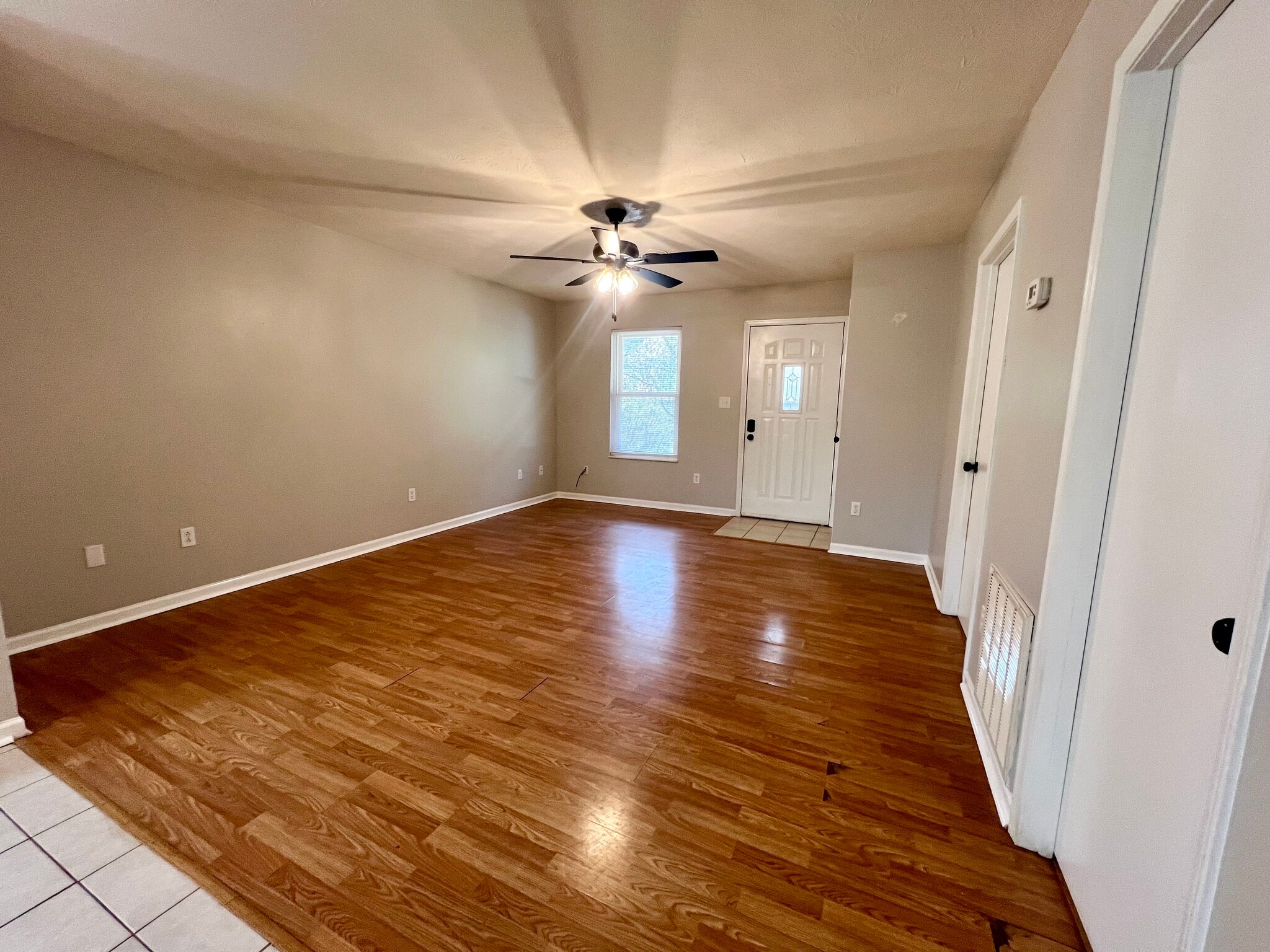 Building Photo - 1402 Hicks Rd