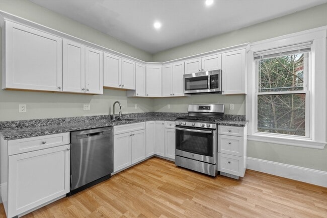 Building Photo - 25 Howes St