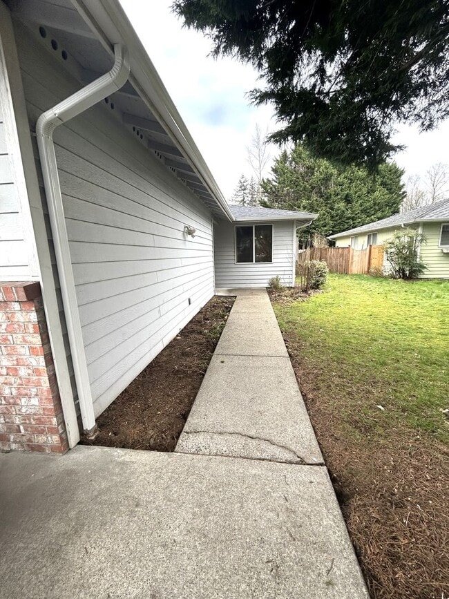 Building Photo - BECHTEL