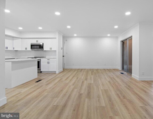 Building Photo - 25 Stonehenge Cir