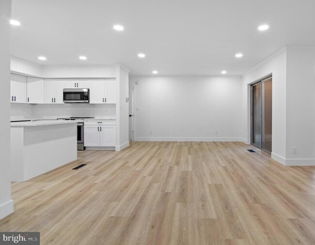 Building Photo - 25 Stonehenge Cir