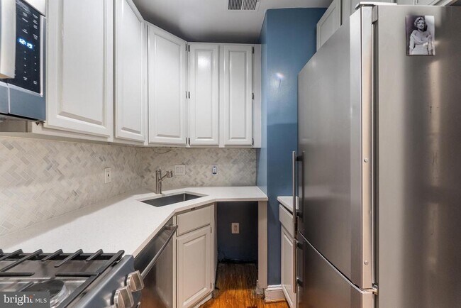 Building Photo - 3267 N St NW