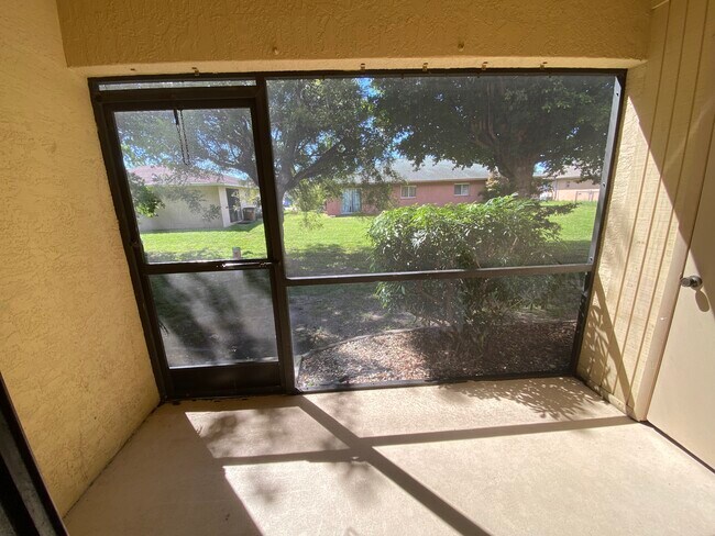 Building Photo - 4302 Santa Barbara Blvd S