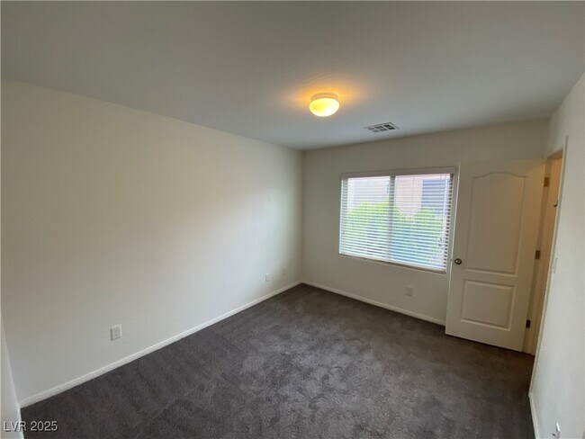 Building Photo - 10436 Yew Blossom Ave