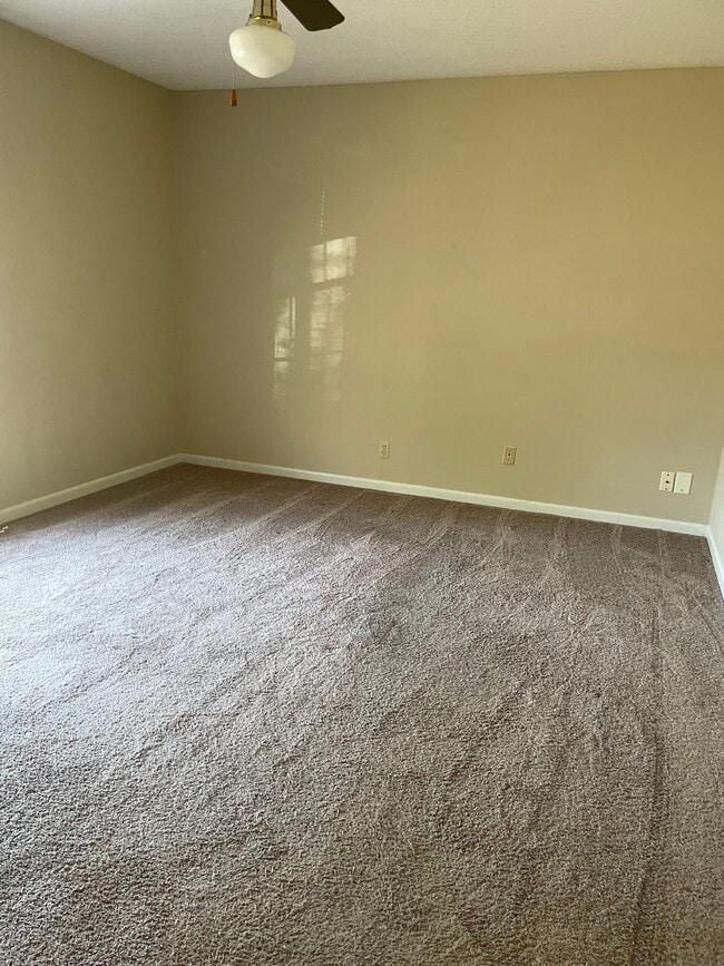 Building Photo - 107 Galahad Ct