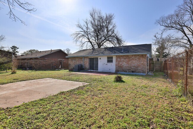 Building Photo - 9834 Denning Dr