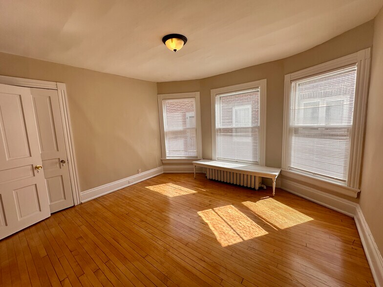 Building Photo - 2216 E Ivanhoe Pl