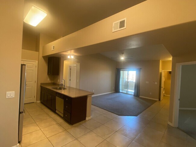 Primary Photo - Spacious and Updated 3 Bed/2 Bath Condo w/Garage - Mesa