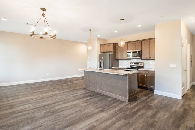 Building Photo - 502 Edgewater Cir