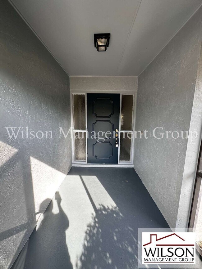 Building Photo - 2847 Bermuda Ave N