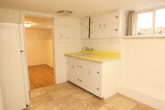 Building Photo - 318-320 W Myrtle