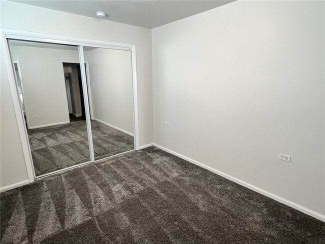 Building Photo - 113 7th St