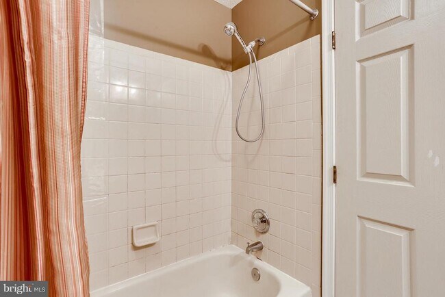 Building Photo - 6205 Sandpiper Ct