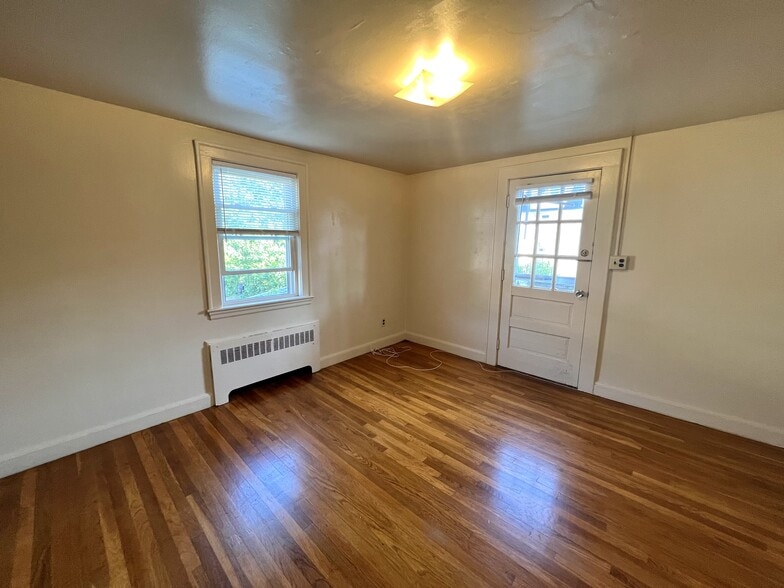 Building Photo - 75 Fuller St