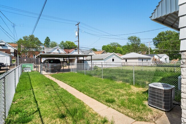 Building Photo - 6271-6273 Odell