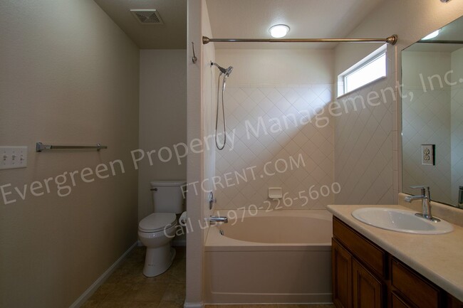 Building Photo - 2214 Bow Side Dr