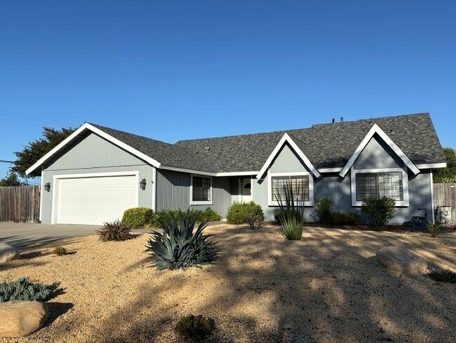 Building Photo - Three Bedroom Single Family Home