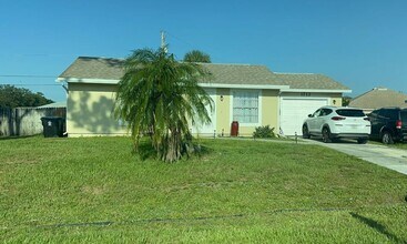 Building Photo - Beautiful 2/1 with fenced backyard