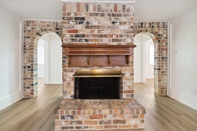 Building Photo - 25402 Lynbriar Ln
