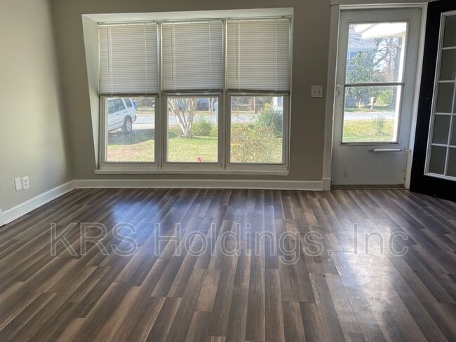 Building Photo - 816 Mullen Rd