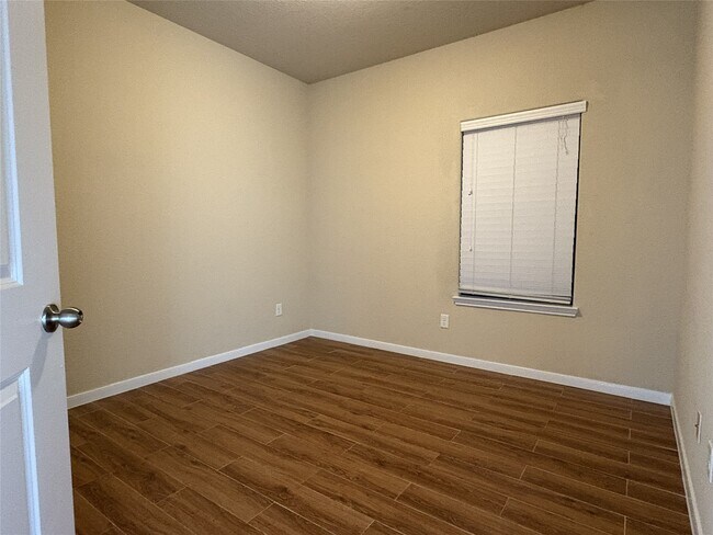 Building Photo - 18412 Sunrise Oaks Ct