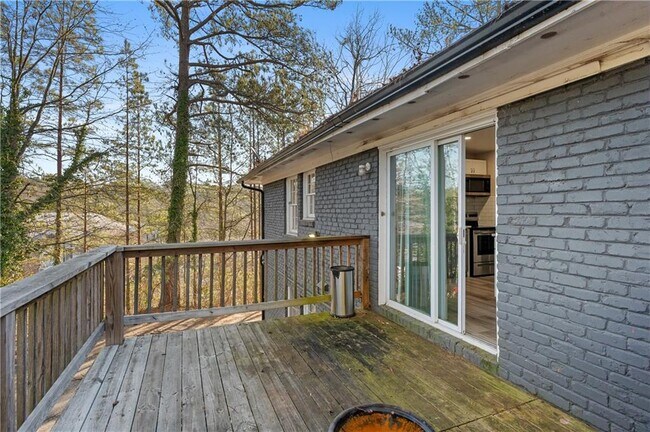 Building Photo - 2382 Peachwood Cir NE